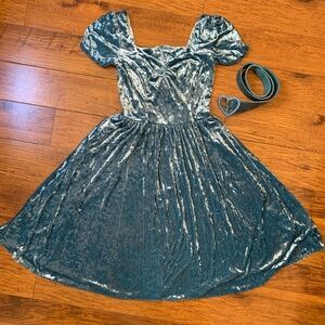 Show stopping bqby blue crushed velvet swing dress with matching heart belt